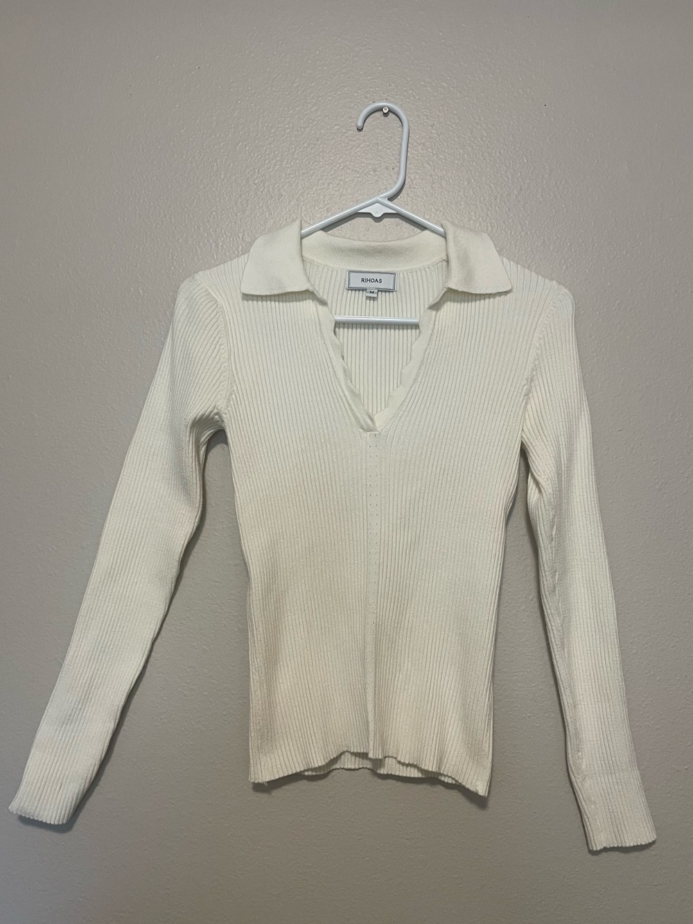 RIHOAS Cream Ribbed V-Neck Collared Sweater